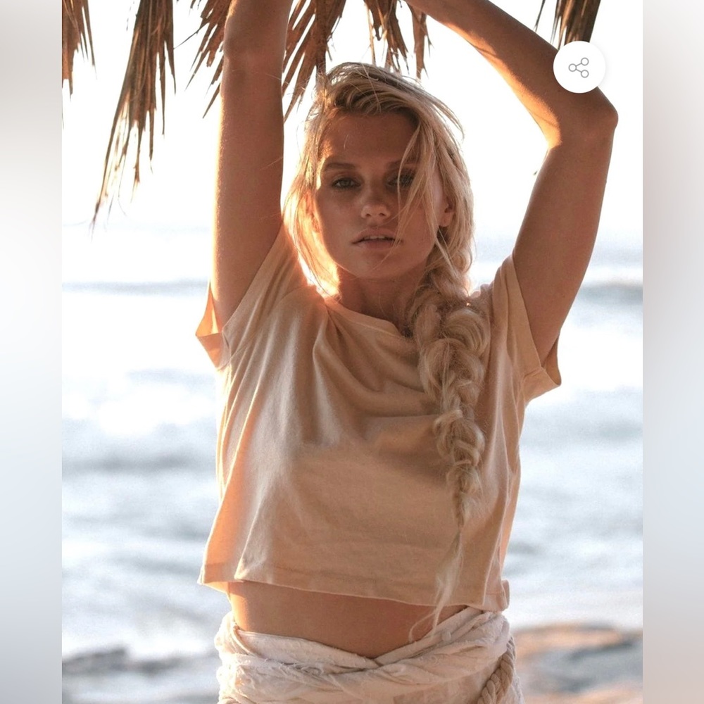 Dunes Crop Tee in White -New